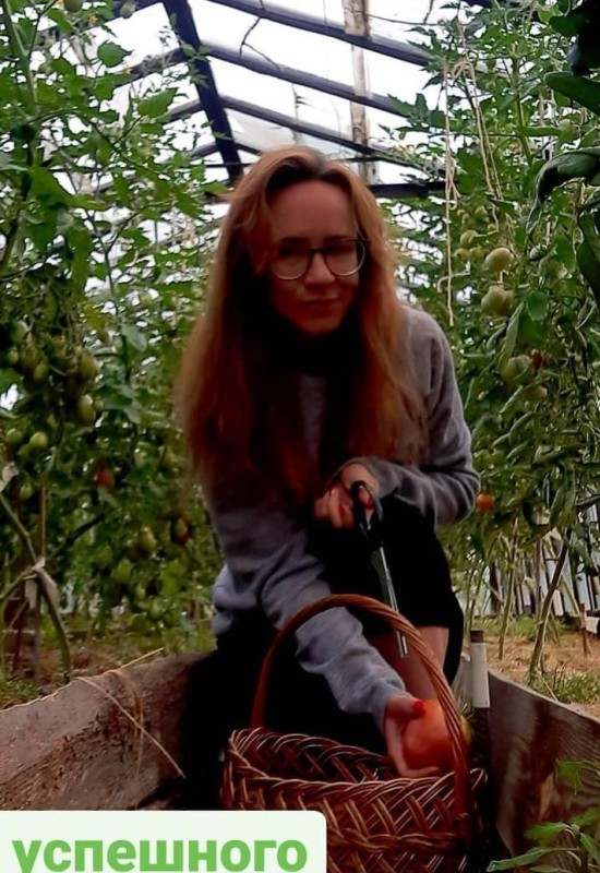 Marina • 34 • Russia