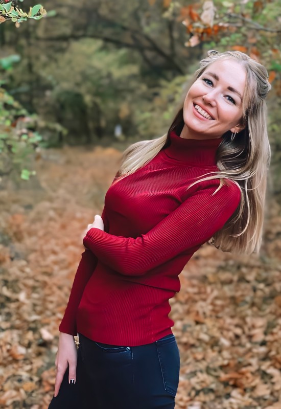 Irina • 36 • Україна