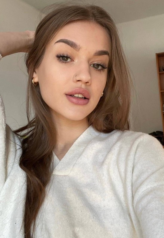 Daria • 27 • Ukraine