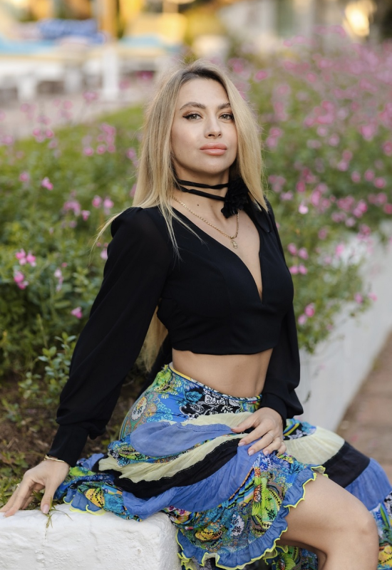 Yana • 43 • Germany