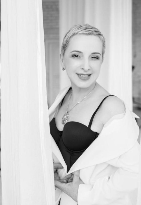 Zhanna • 59 • France