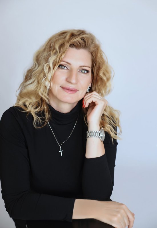 Svetlana • 54 • France