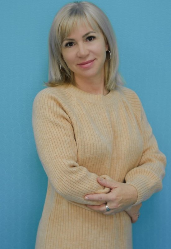 Anna • 57 • Russia