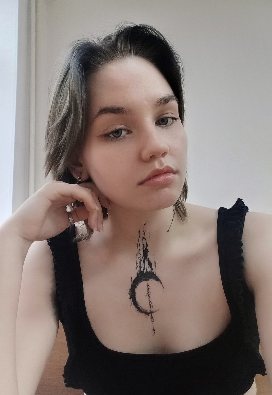 Nika • 21 • Russie