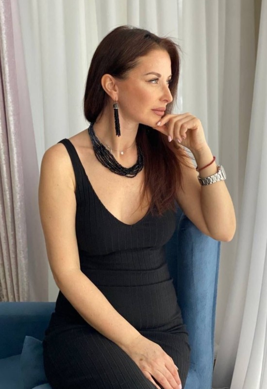 Yulia • 49 • France