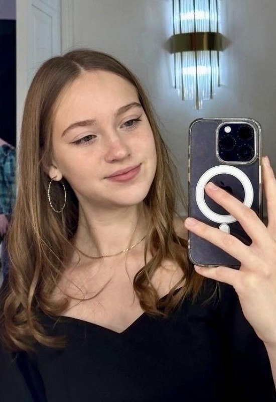 Nastya • 19 • Russie