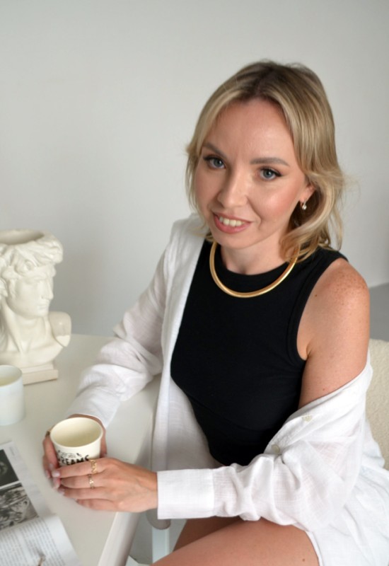 Irina • 38 • France