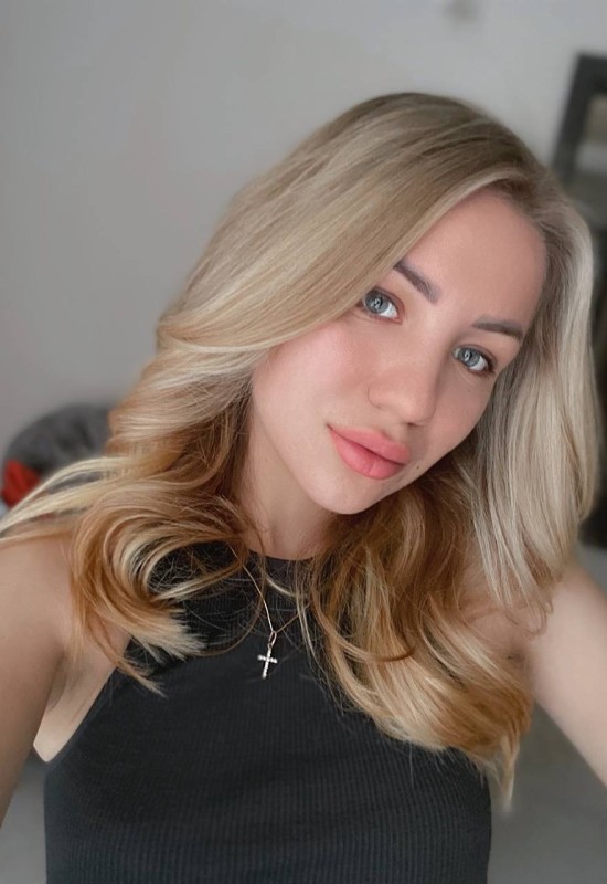 Alina • 24 • Ukraine 🇺🇦
