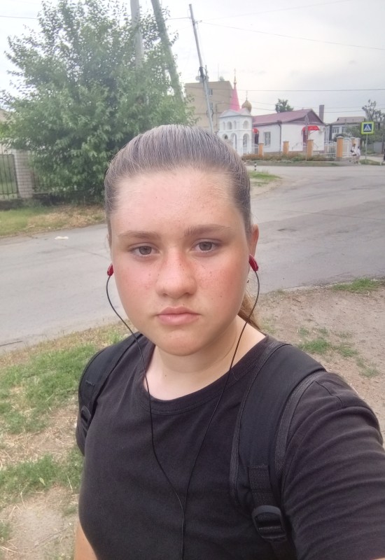 Nikol • 20 • Russie