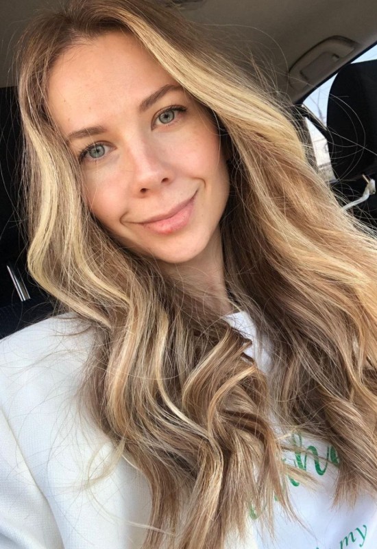 Anna • 36 • Ukraine