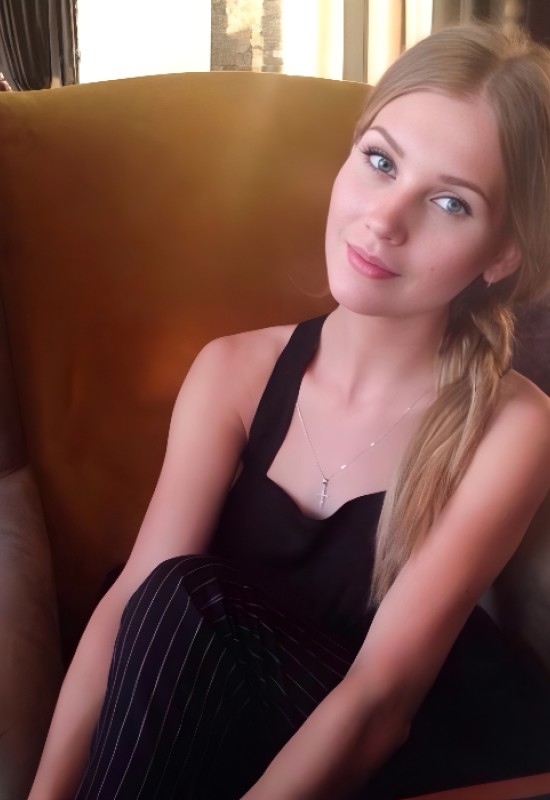 Olya • 35 • Russie