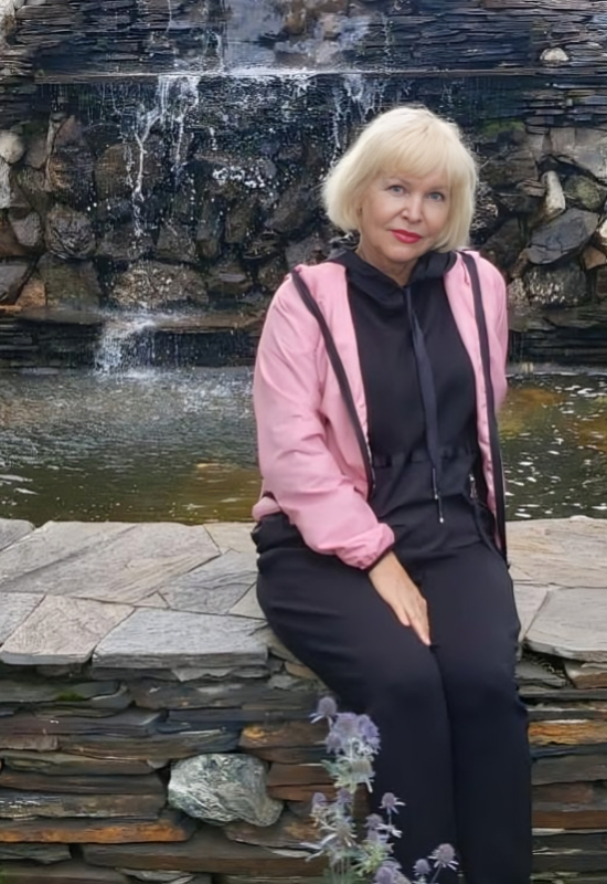 Marina • 60 • Russie