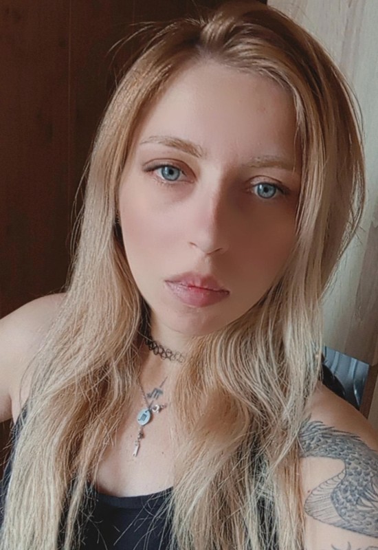 Karina • 35 • Russia