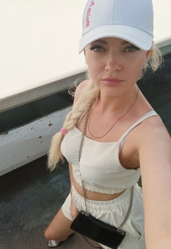 Anna • 32 • Украина