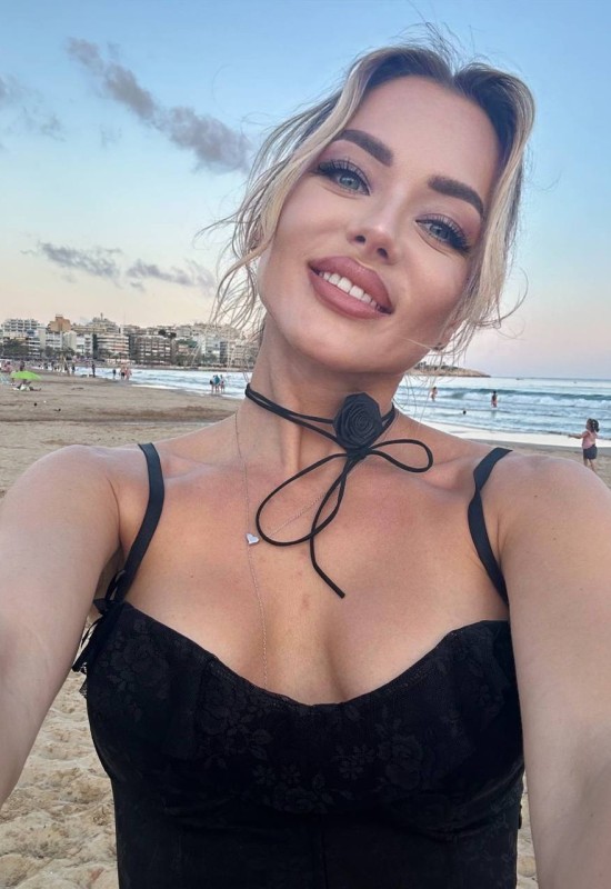 Tanusha • 42 • Ukraine