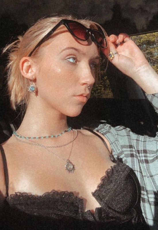 Anna • 30 • Ukraine