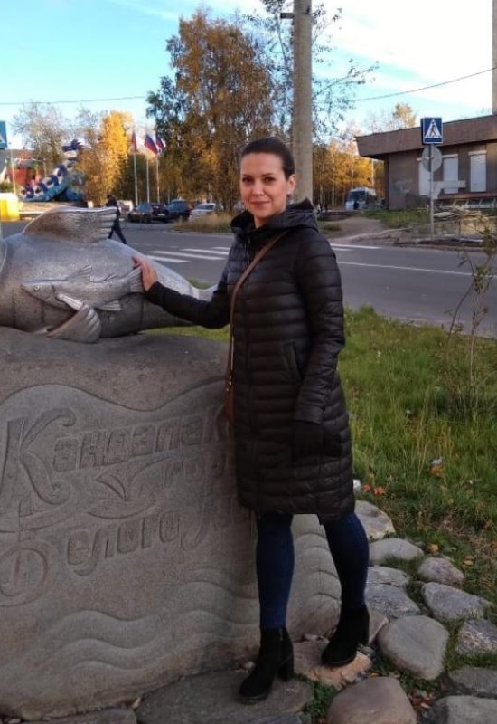 Polina • 44 • Russia