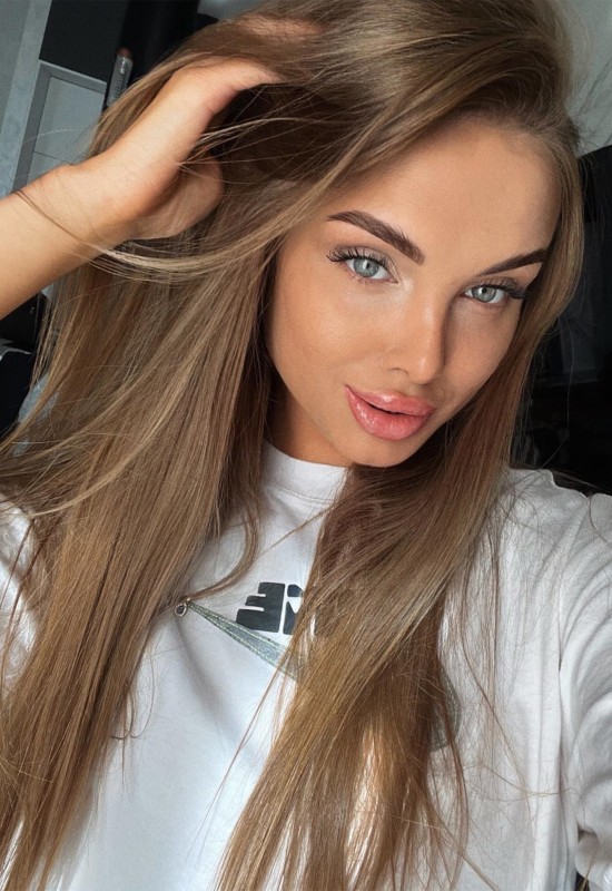 Kristina  • 29 • Russie