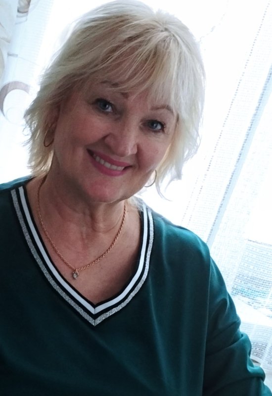 Nina • 62 • Russie