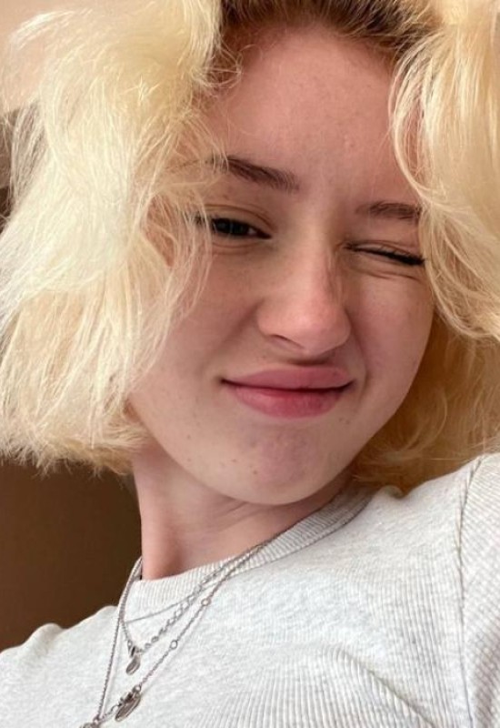 Diana • 24 • Russia