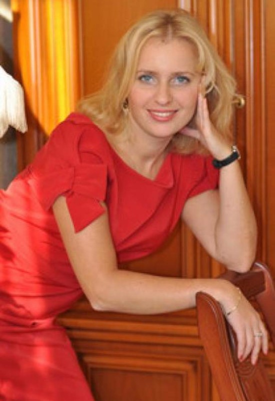 Elena • 42 • Russia