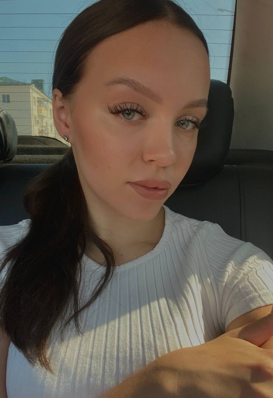 Vika • 24 • Russia