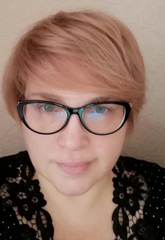 Elena • 55 • Biélorussie