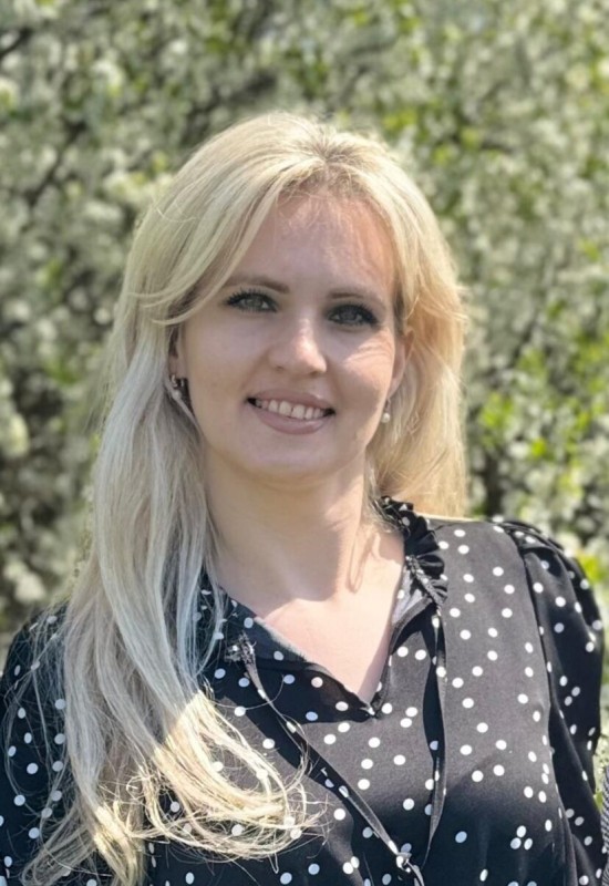 Elena • 37 • Ukraine