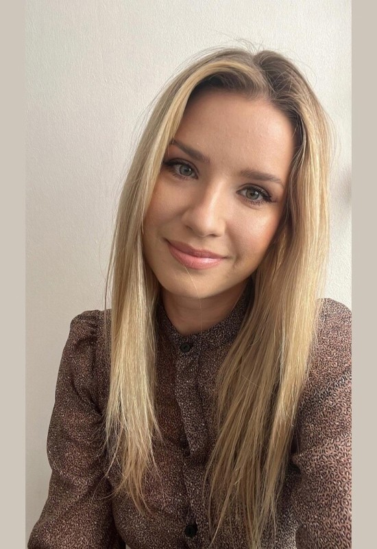 Ava • 36 • Allemagne