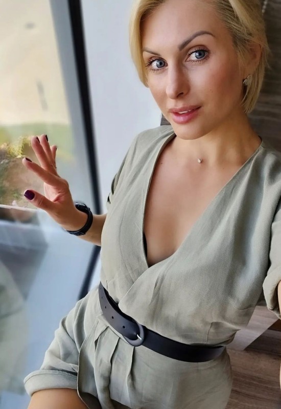 Viktoria • 46 • Ukraine 🇺🇦