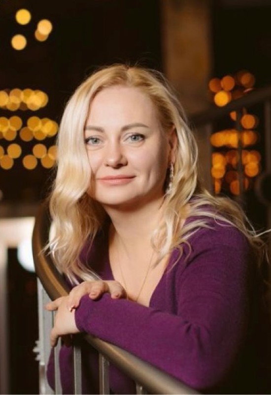 Irina • 42 • Russia