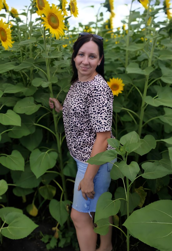 Lena • 40 • Russie