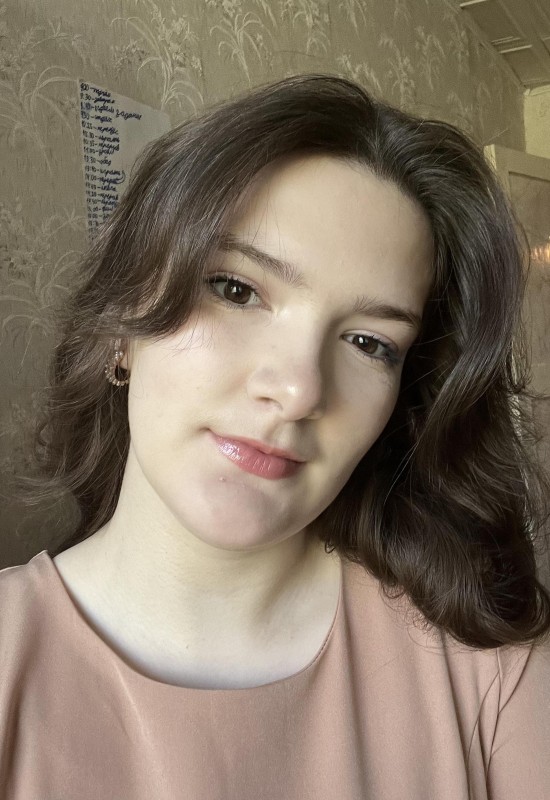 Alina • 20 • Russie