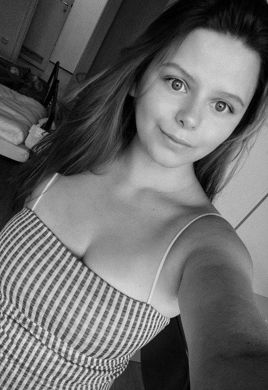 Anna • 26 • Germany