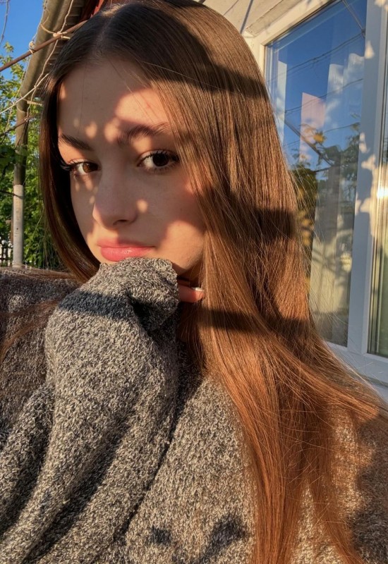 Milana • 20 • Russia