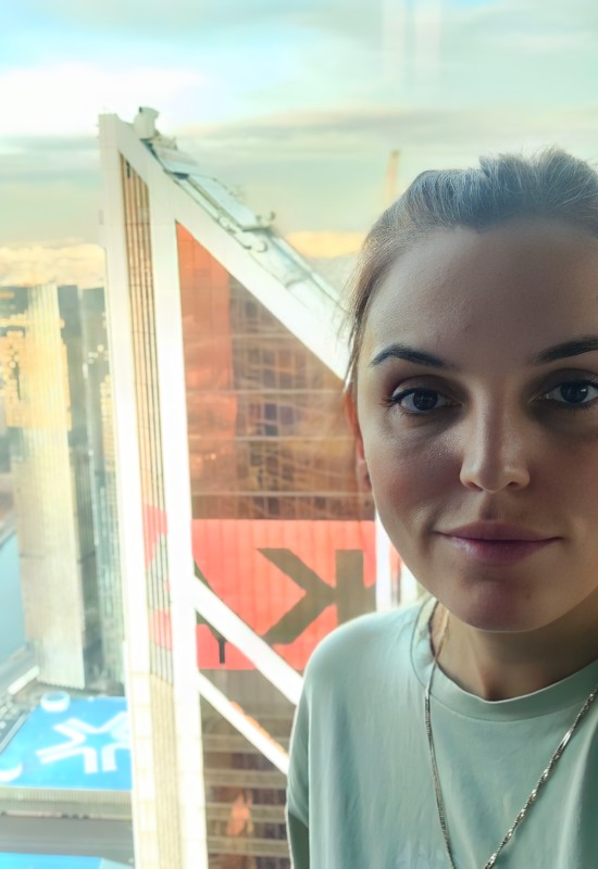 Yana • 39 • Ukraine