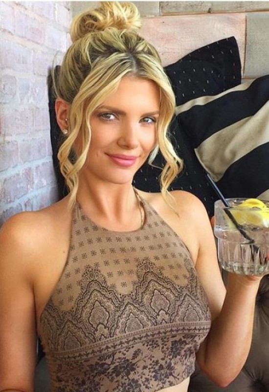 Oksana • 41 • Україна