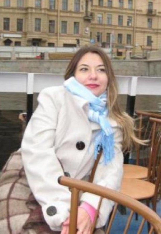 Lena • 49 • Россия