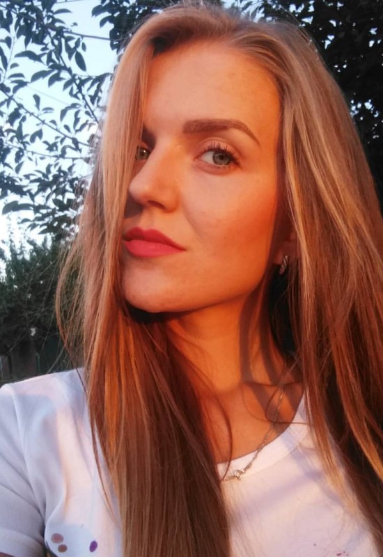 Yana • 38 • United Kingdom