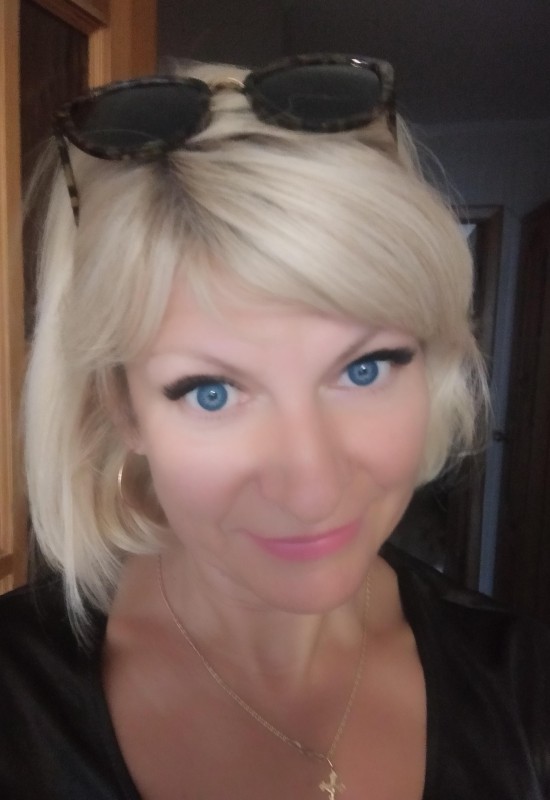 Elena • 51 • Biélorussie