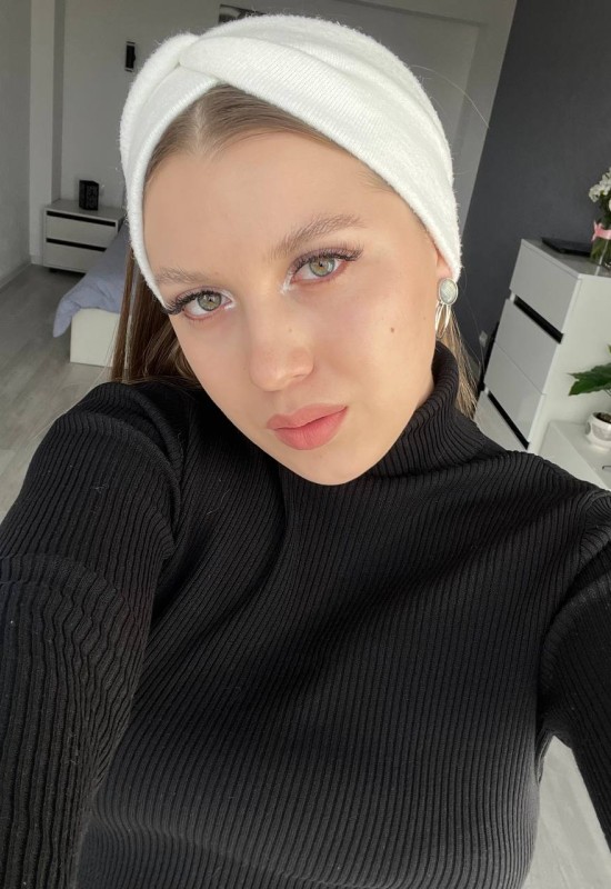 Ksenia • 32 • Russie