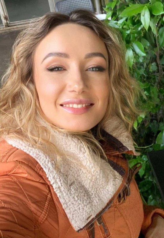 Alyona • 37 • Україна