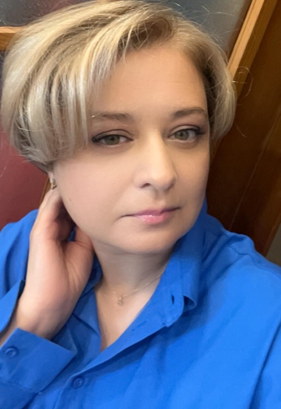 Elena • 50 • Russie