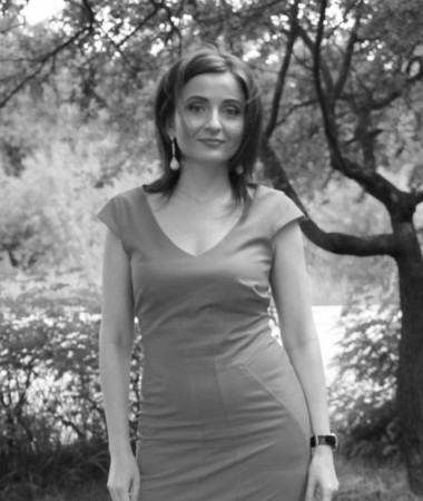 Alexandra, 48