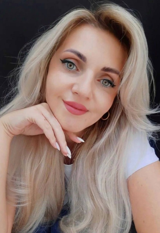 Natalia • 37 • Ukraine 🇺🇦