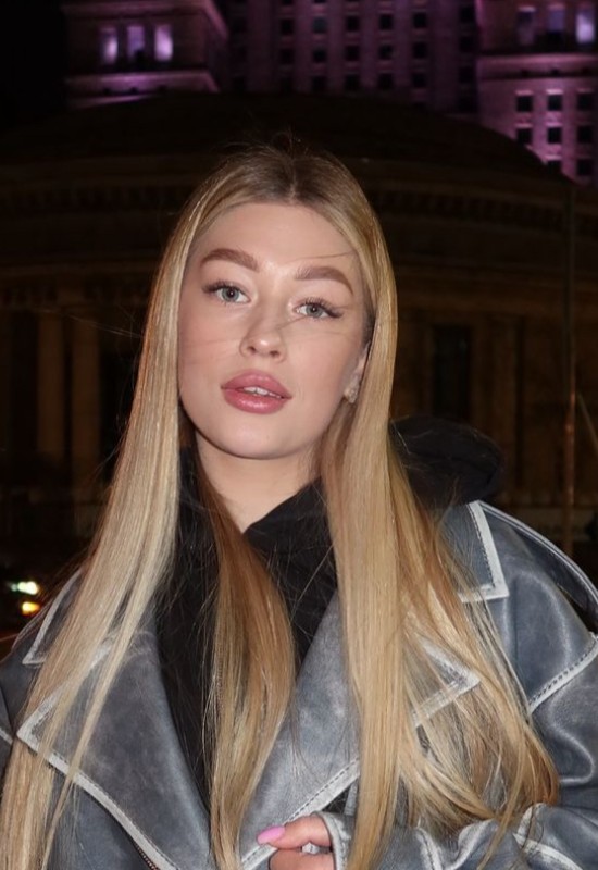 Olha • 24 • Ukraine 🇺🇦