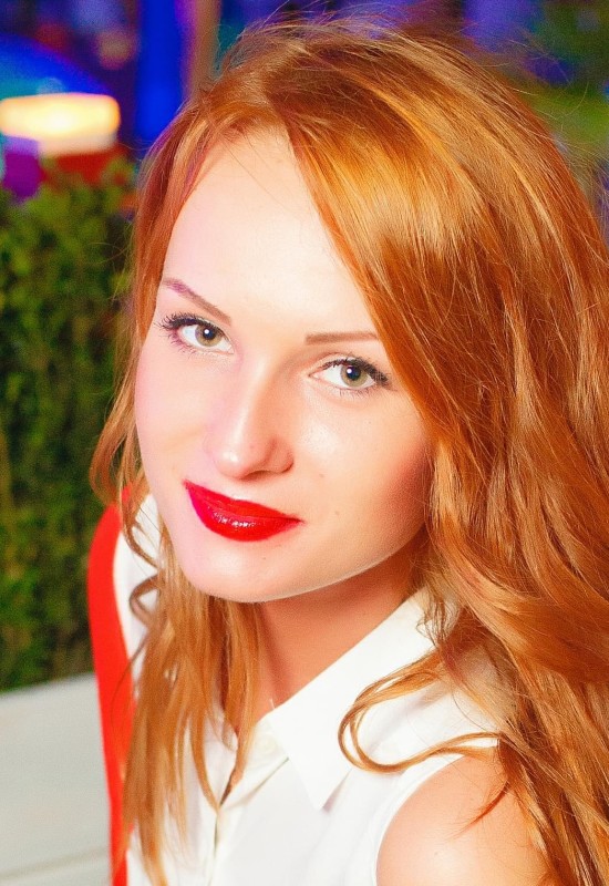 Elena • 23 • Росія