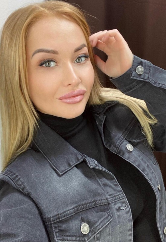 Natalia • 39 • Ukraine