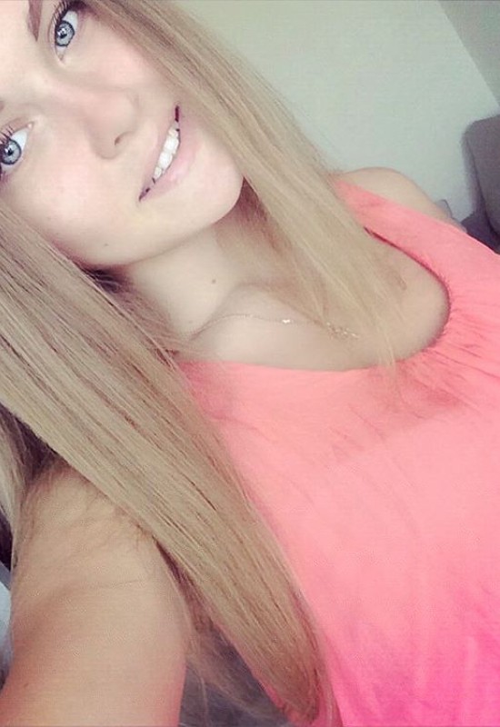 Elena • 41 • France