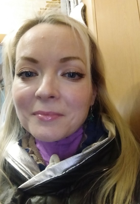 Olena • 39 • Ukraine